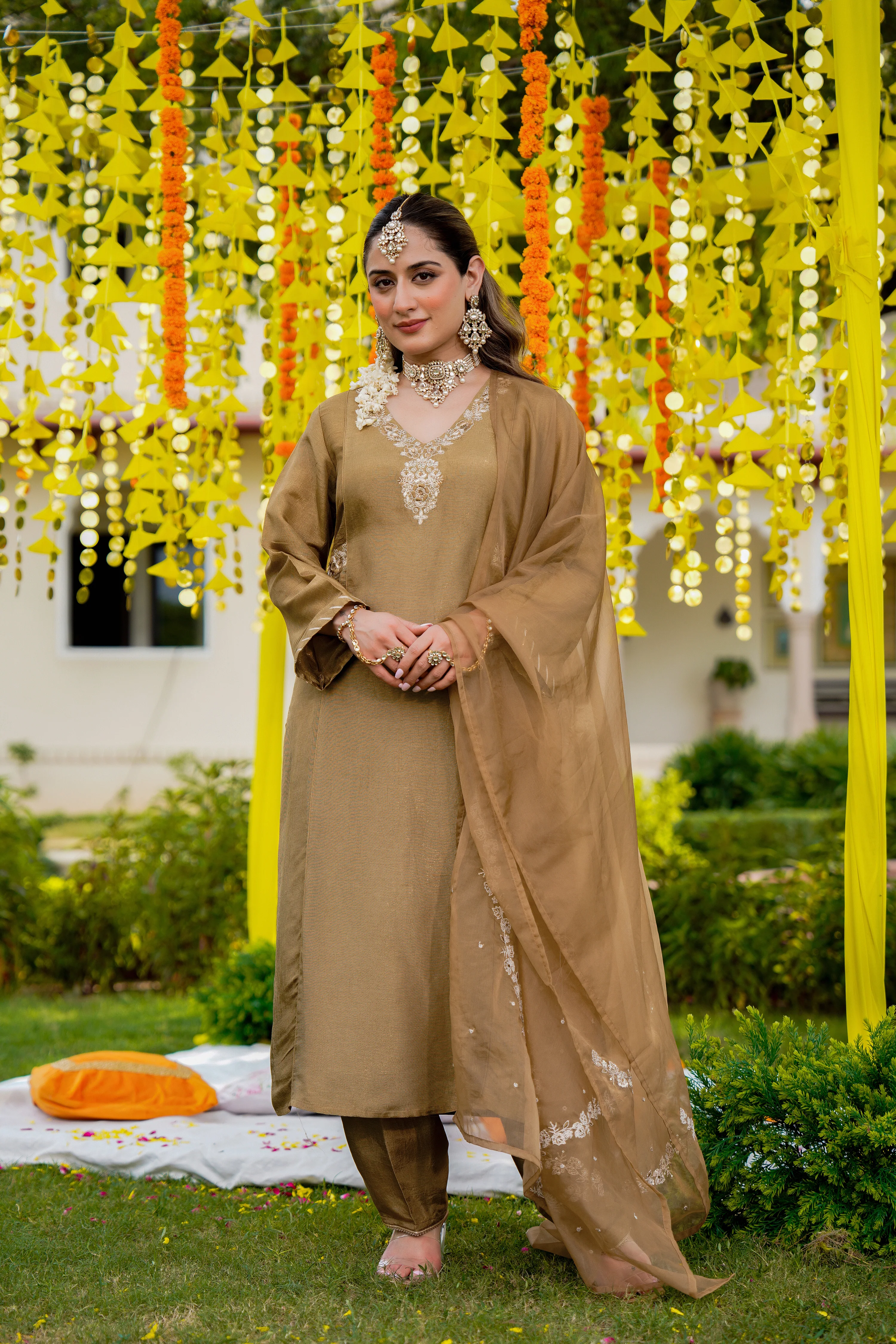 Antique Moss Gold Suit Set - Image 7