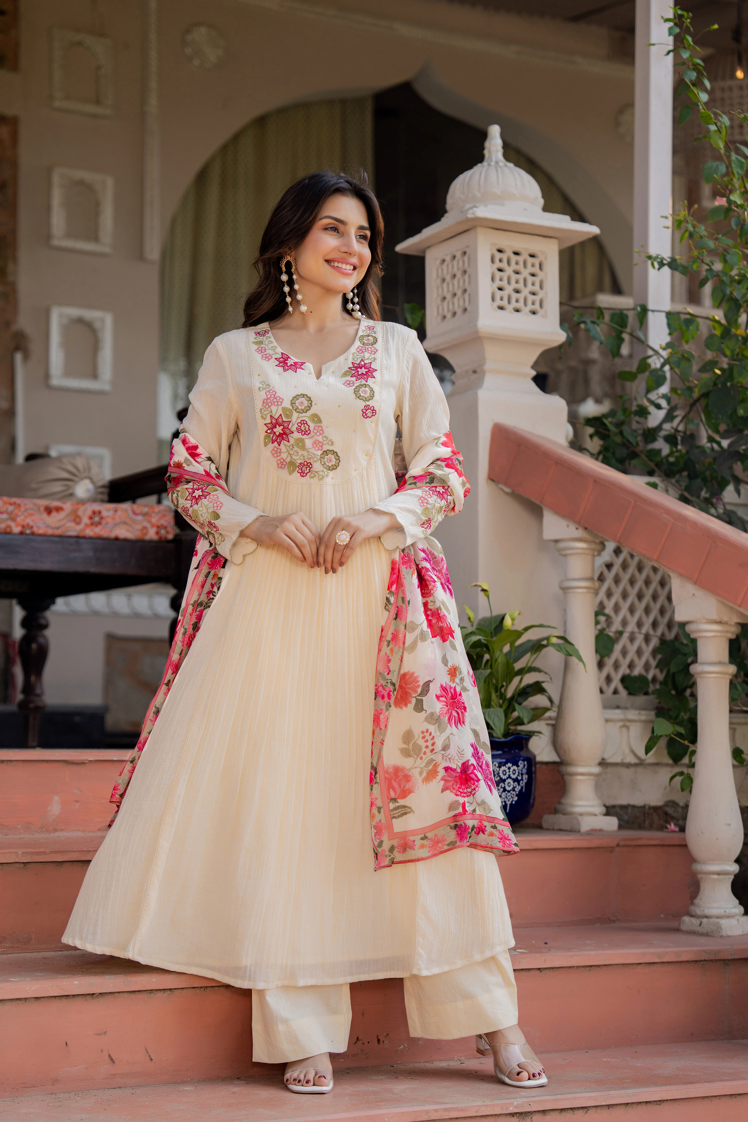 Cream Floral Elegance Suit Set - Image 10