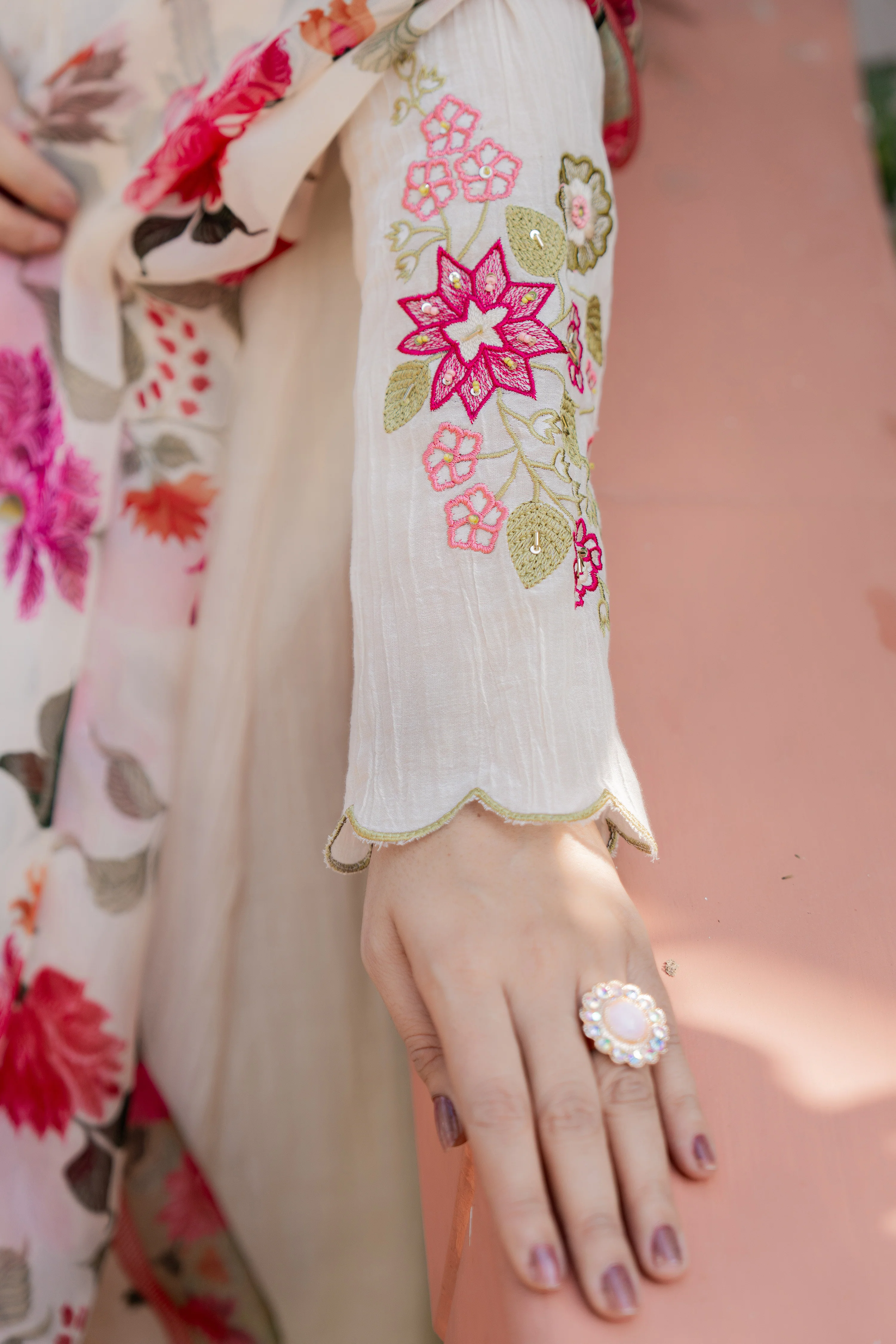 Cream Floral Elegance Suit Set - Image 15