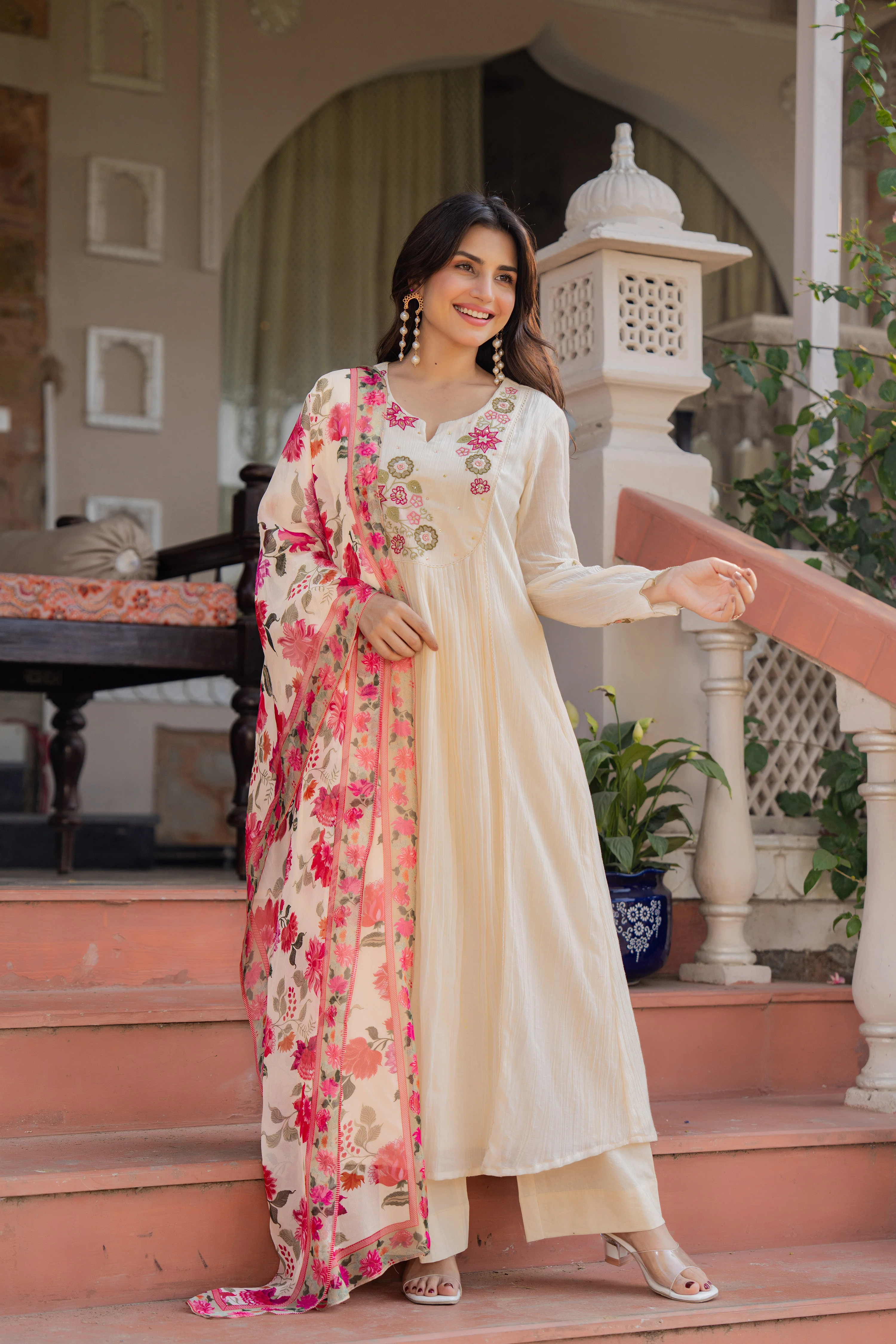 Cream Floral Elegance Suit Set - Image 4