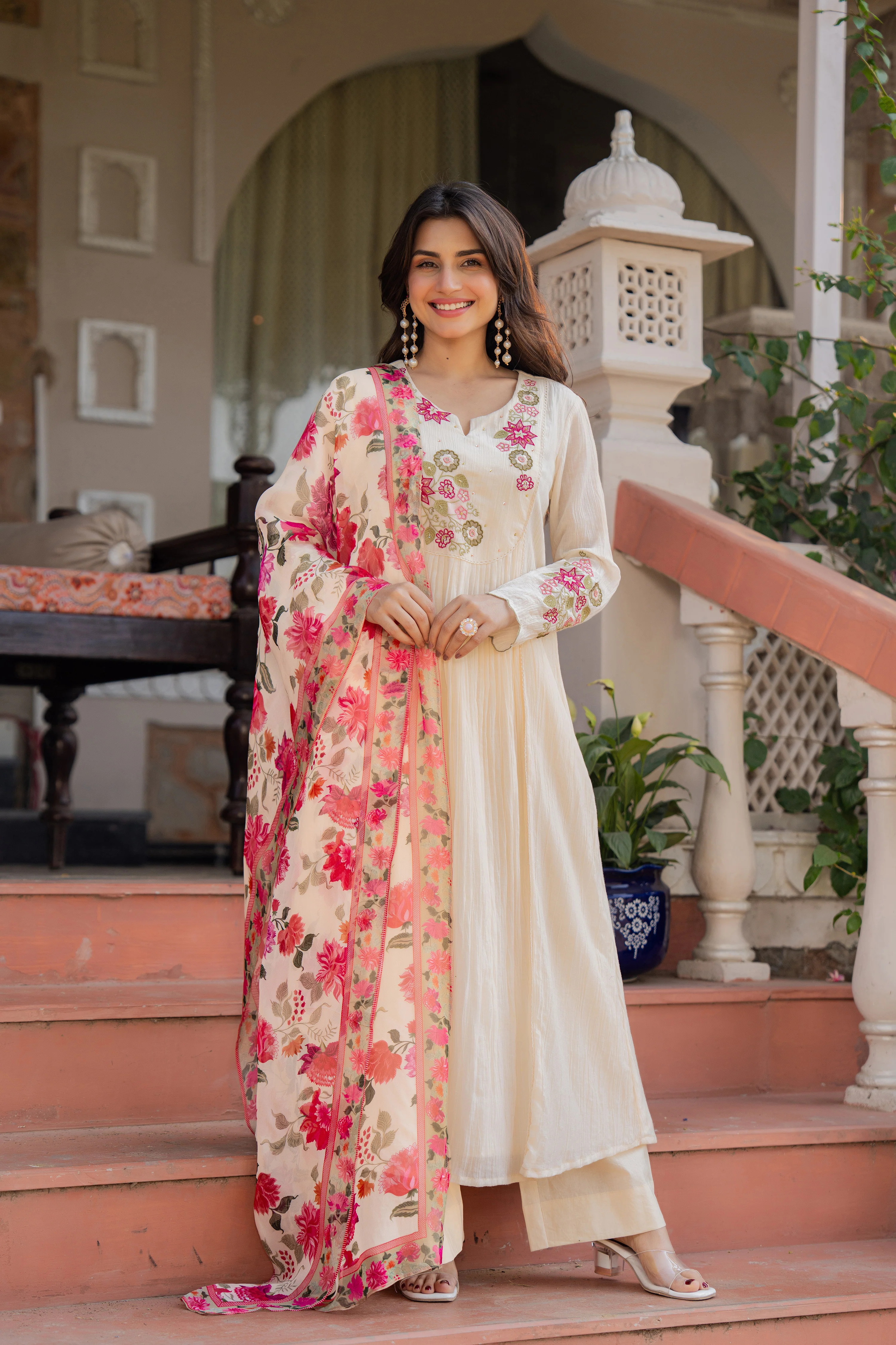 Cream Floral Elegance Suit Set - Image 5